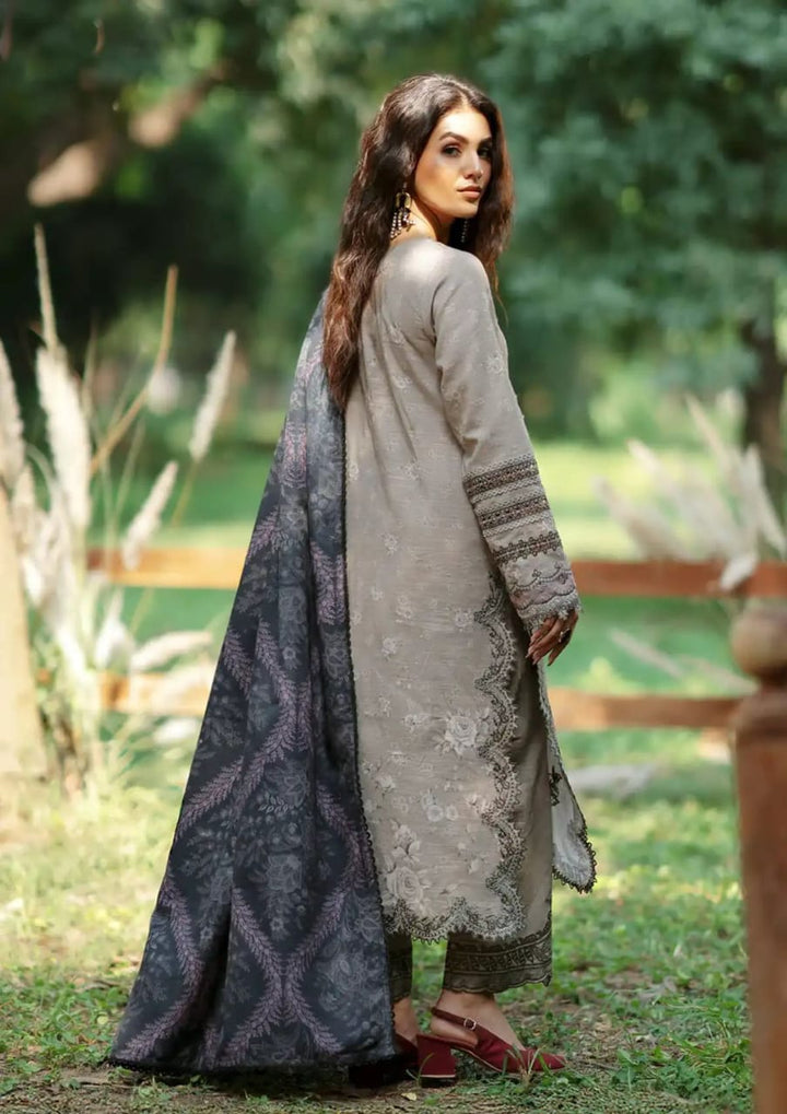 IZNIK Lawn Masterpiece Image 2